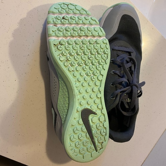 Women sneakers size 7.5 - Picture 5 of 5